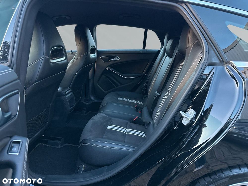 Mercedes-Benz CLA 180 7G-DCT AMG Line - 7