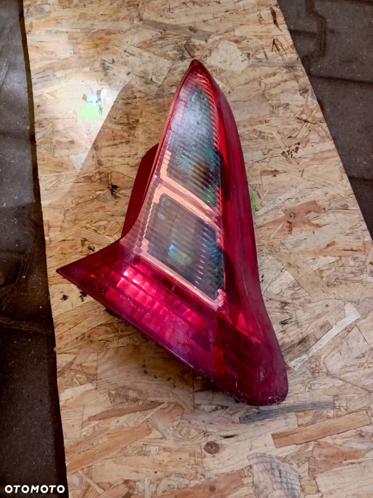 LAMPA TYLNA PRAWA LUB LEWA CITROEN C4 9646801677 - 1
