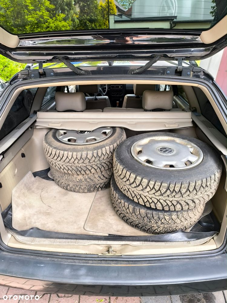 Volkswagen Passat 1.8 CL - 14