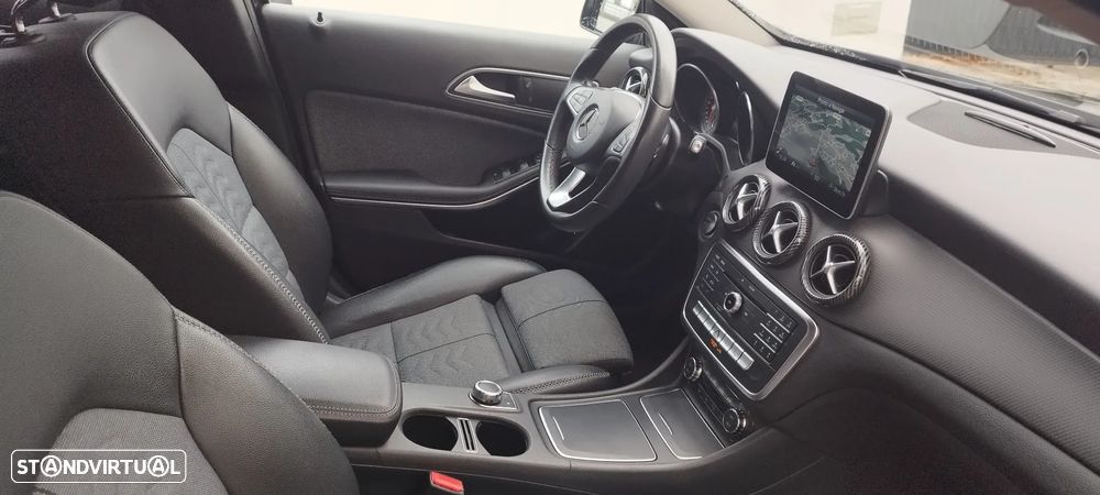 Mercedes-Benz GLA 180 d 7G-DCT Activity Edition - 12