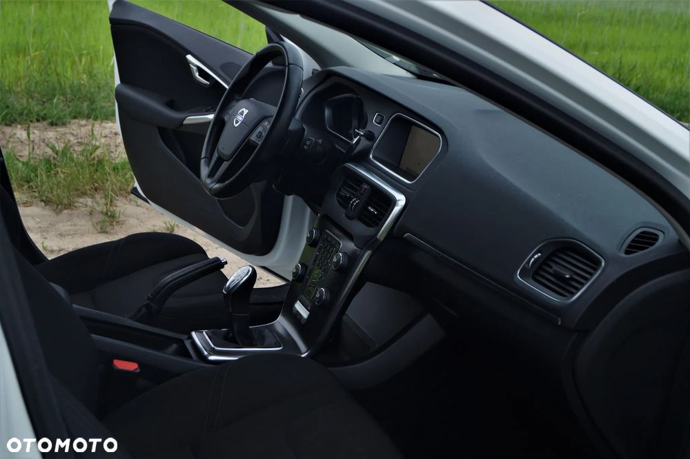 Volvo V40 - 25