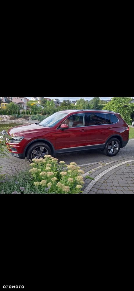 Volkswagen Tiguan - 1