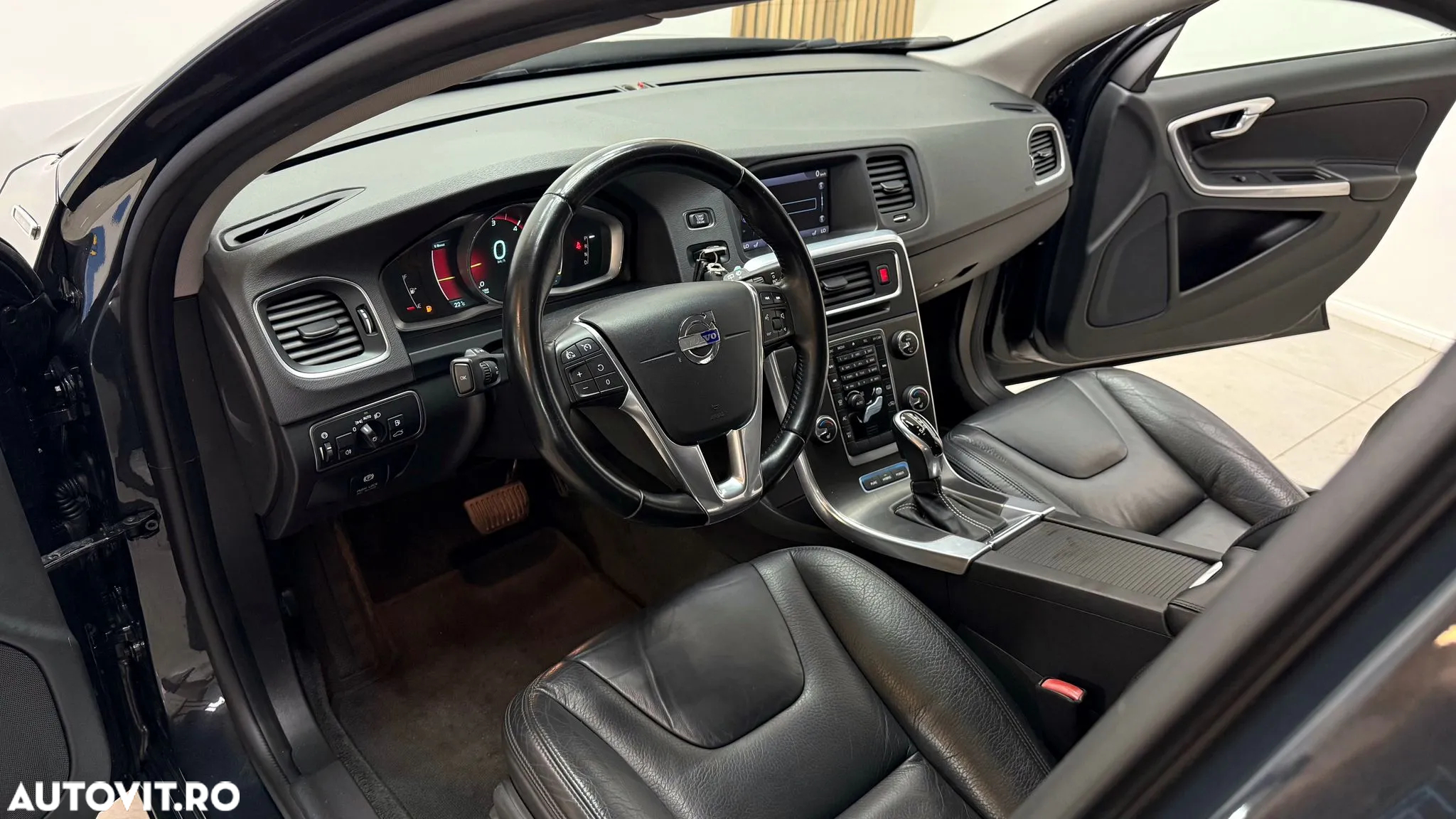 Volvo V60 D6 Plug-In-Hybrid AWD Geartronic Summum - 5