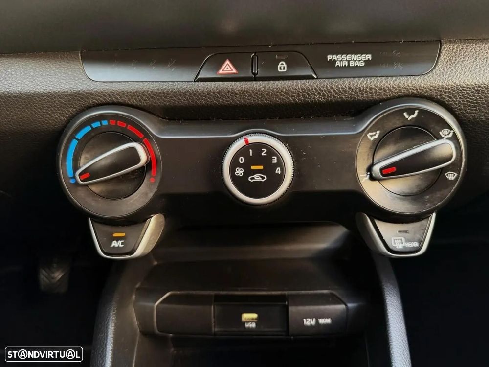 Kia Stonic - 24