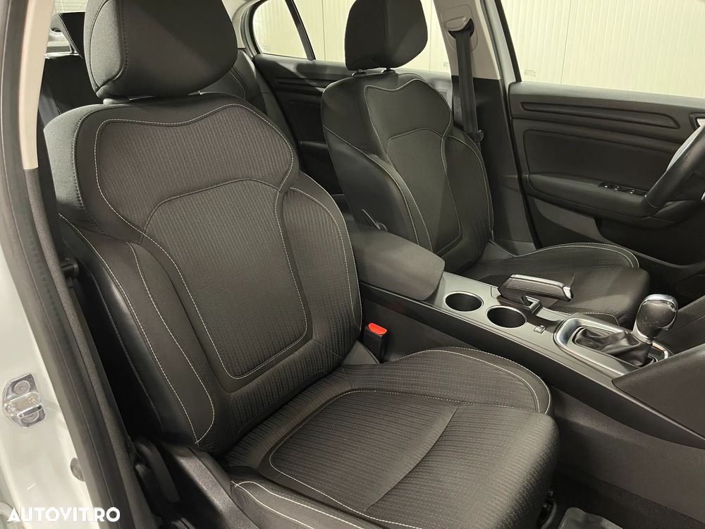 Renault Megane TCe EDC Zen - 9