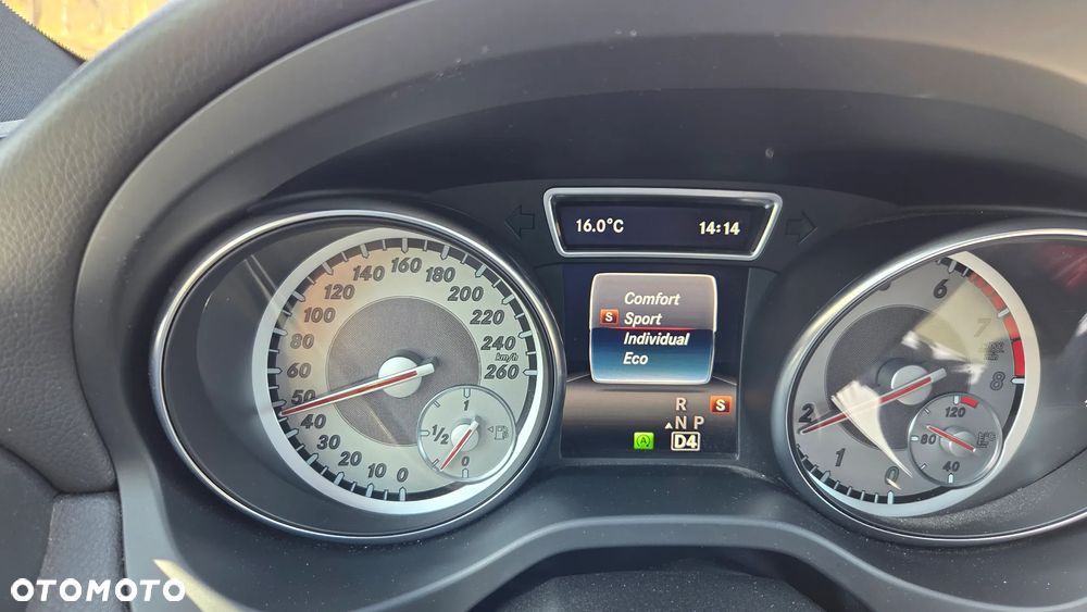 Mercedes-Benz GLA 200 7G-DCT AMG Line - 24