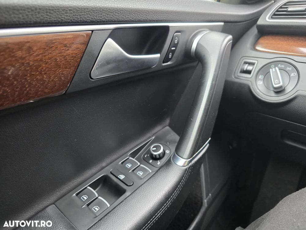 Volkswagen Passat Variant 2.0 TDI 4Motion DSG BlueMotion Tech Highline - 23