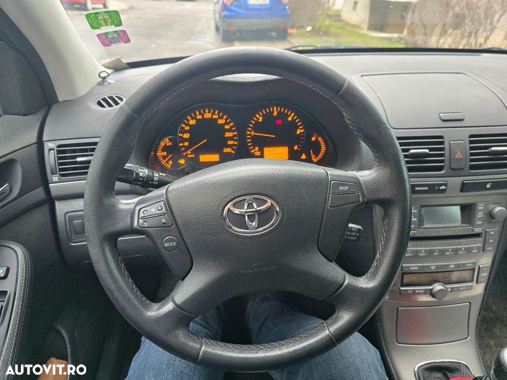 Toyota Avensis 2.0 D-4D Station Luna - 16