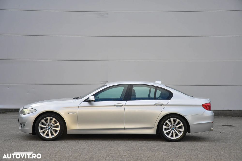 BMW Seria 5 525d xDrive Aut. Luxury Line - 2