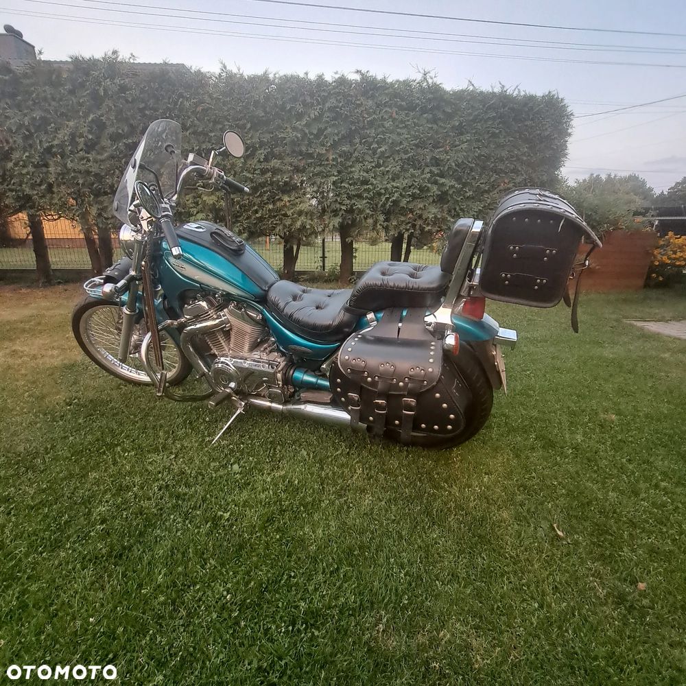 Suzuki Intruder - 1