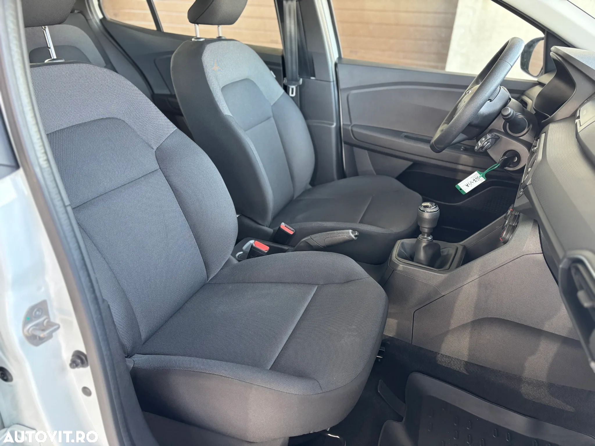 Dacia Logan TCe 90 Essential - 14