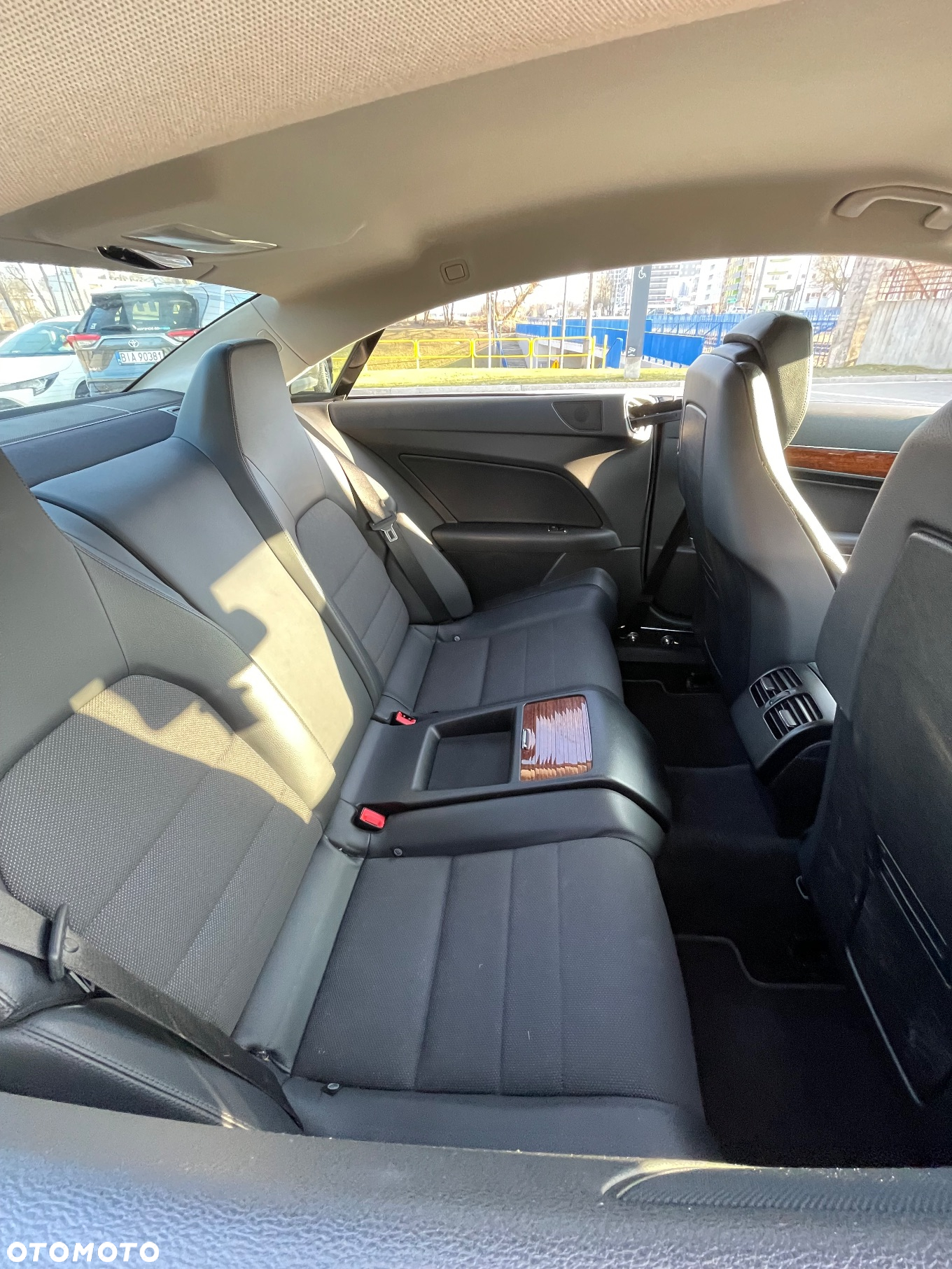 Mercedes-Benz Klasa E 200 CGI Coupe BlueEFFICIENCY Automatik Elegance - 13