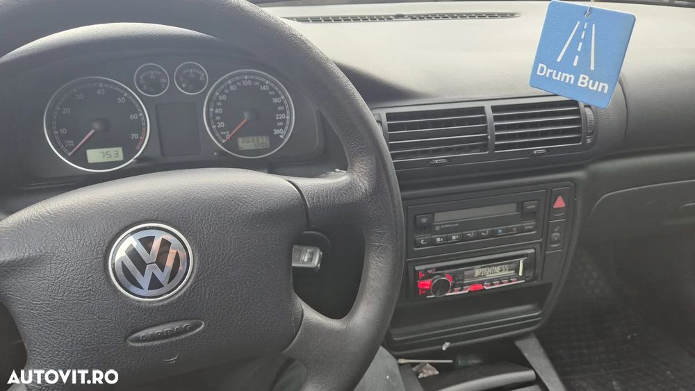 Volkswagen Passat 1.6 Comfortline - 10