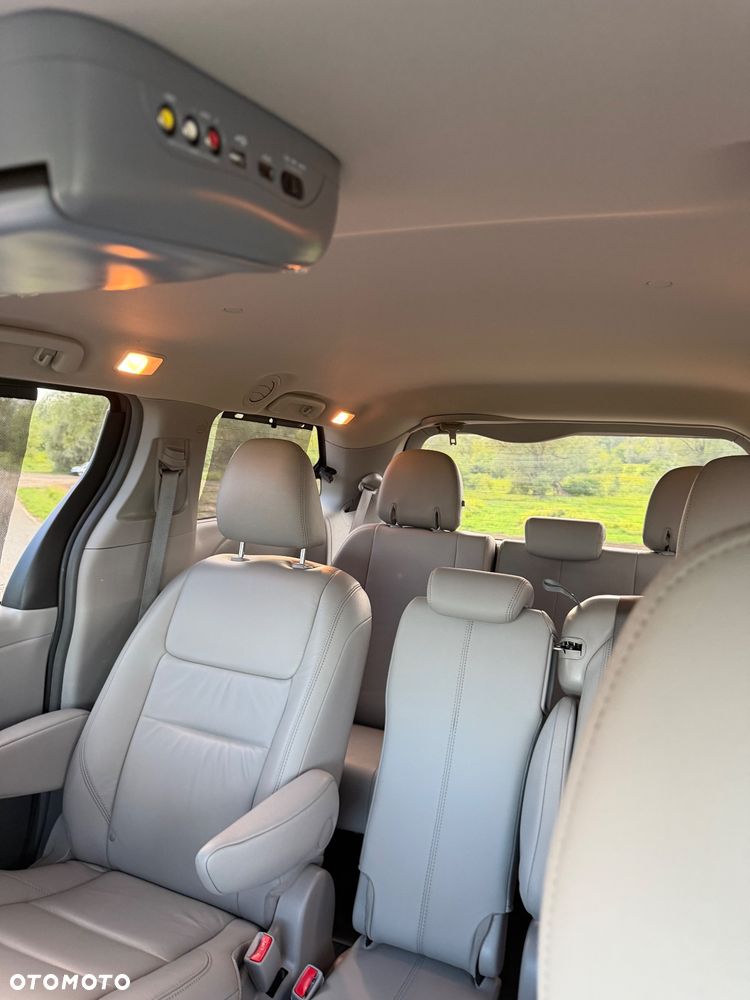 Toyota Sienna 3.5 V6 - 17