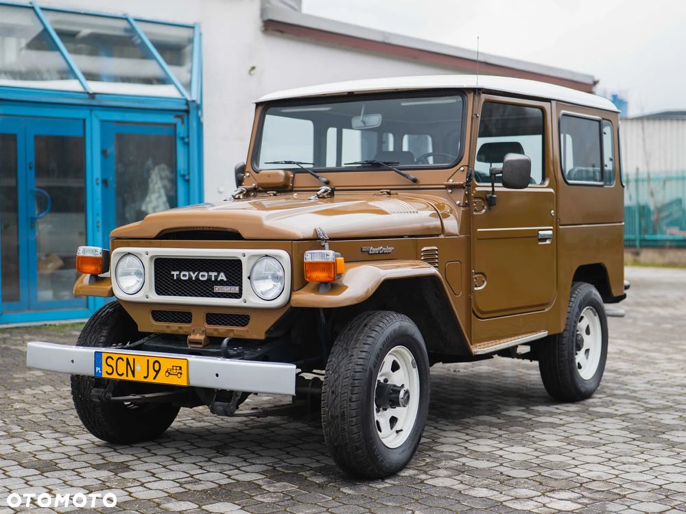 Toyota Land Cruiser - 4