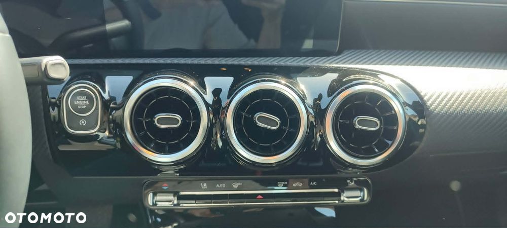 Mercedes-Benz CLA 200 d 4-Matic 8G-DCT - 7