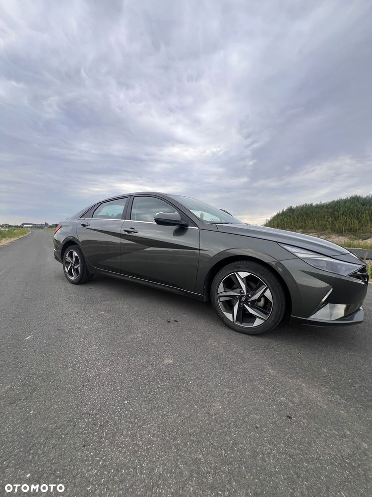 Hyundai Elantra 1.6 Smart CVT - 12