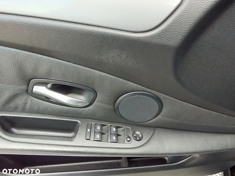 BMW Seria 5 523i Touring - 19