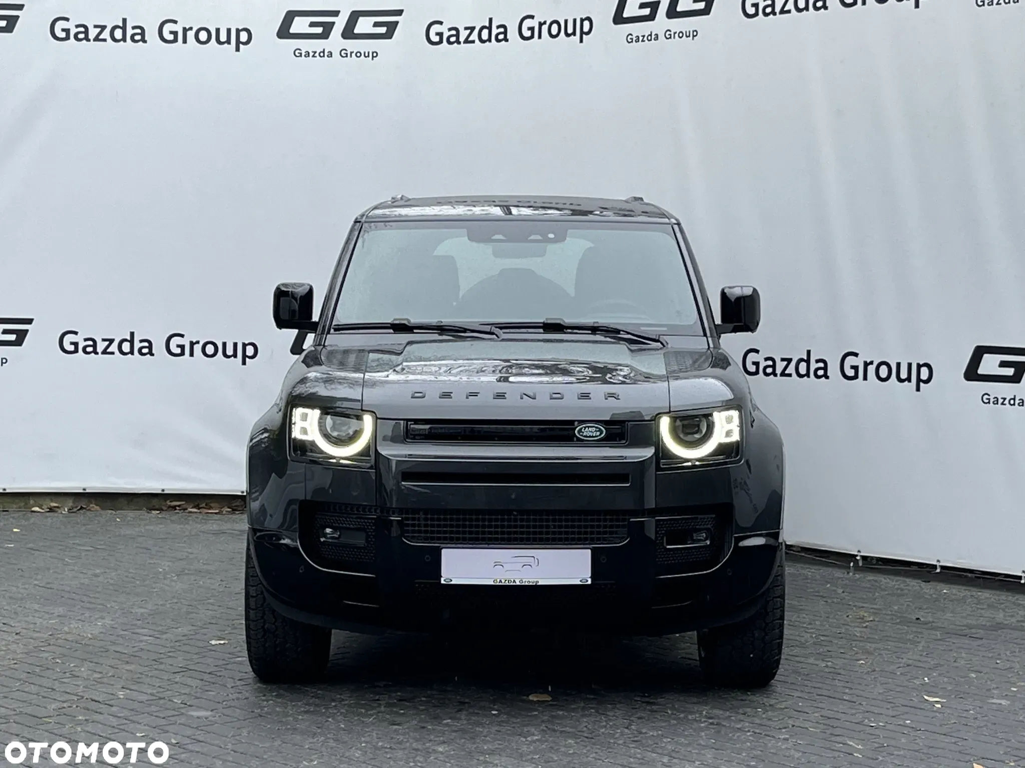 Land Rover Defender 110 D300 X-Dynamic HSE - 11