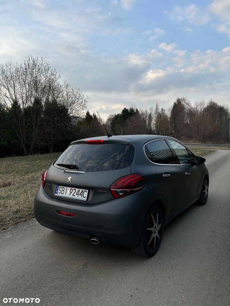 Peugeot 208 2016 photo 3