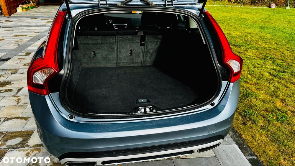 Volvo V60 Cross Country - 13