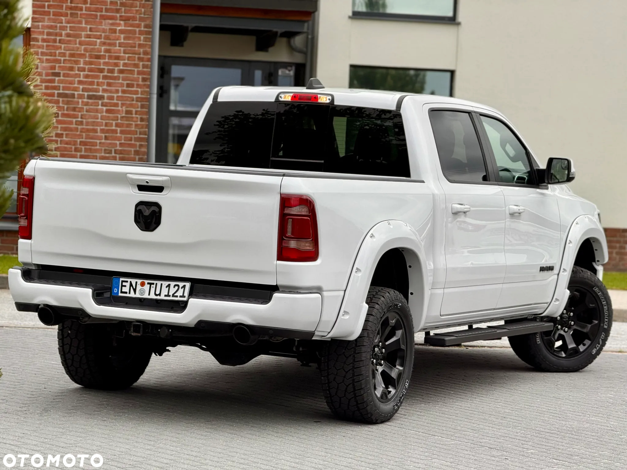 RAM 1500 Crew Cab Shortbed Laramie - 13