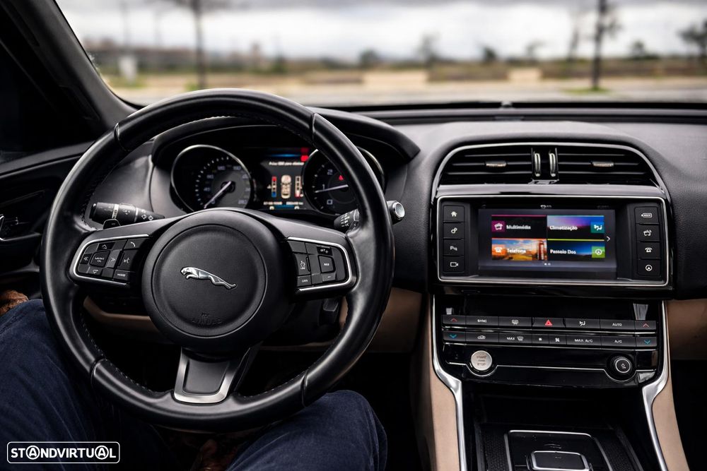 Jaguar XE 20d Aut. Prestige - 49