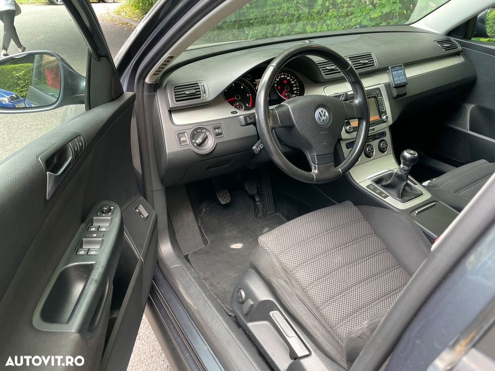 Volkswagen Passat 2.0 TDI DPF Sportline - 10
