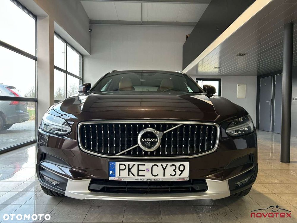 Volvo V90 Cross Country D4 AWD Geartronic Pro - 4