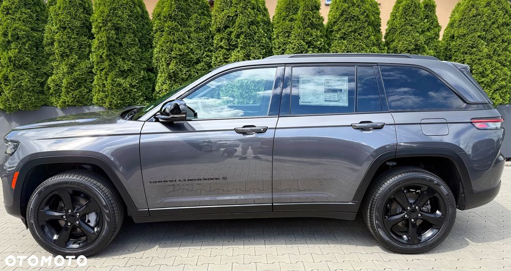 Jeep Grand Cherokee - 16