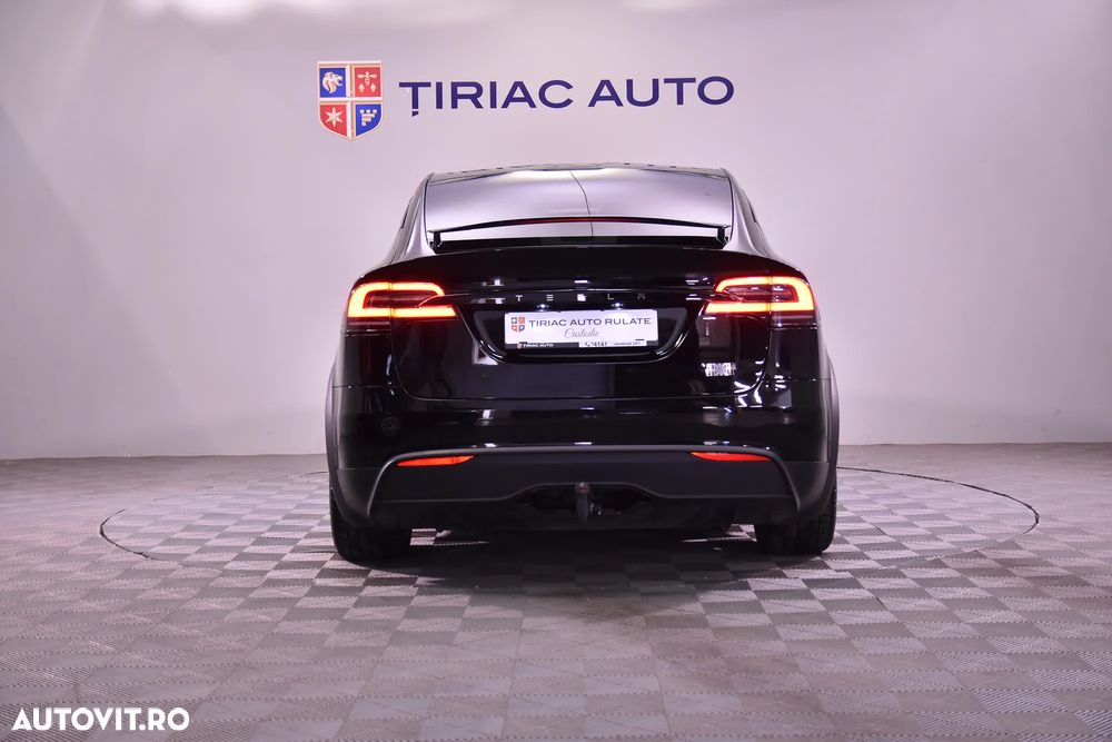 Tesla Model X - 4