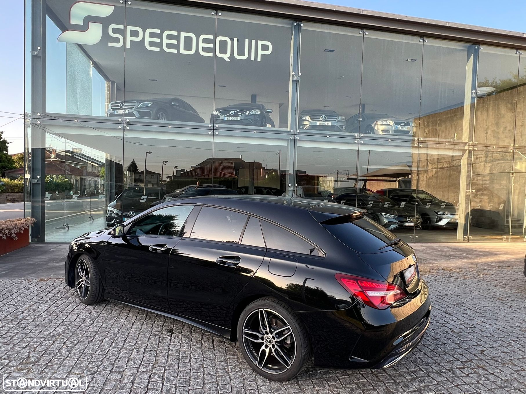 Mercedes-Benz CLA 180 d Shooting Brake AMG Line - 4