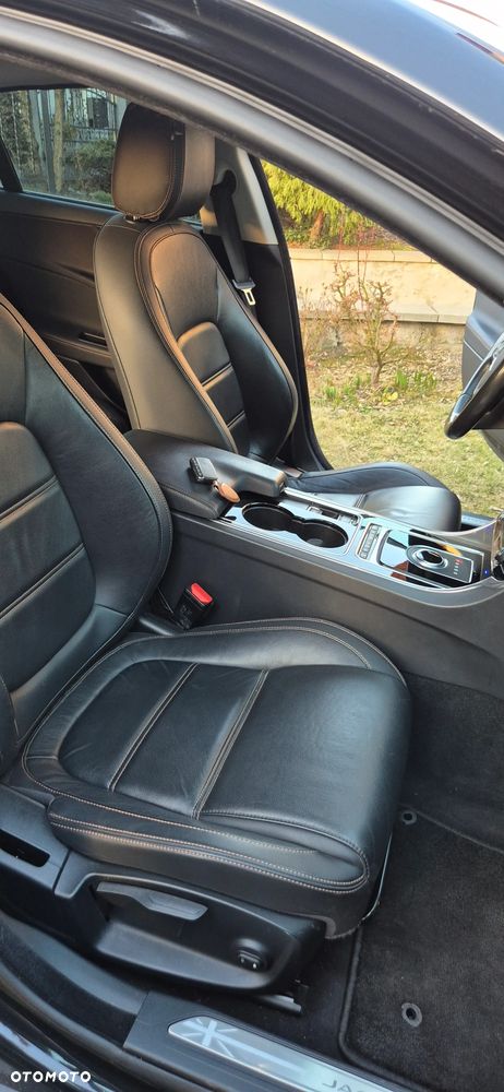 Jaguar XE 2.0 D Prestige - 22