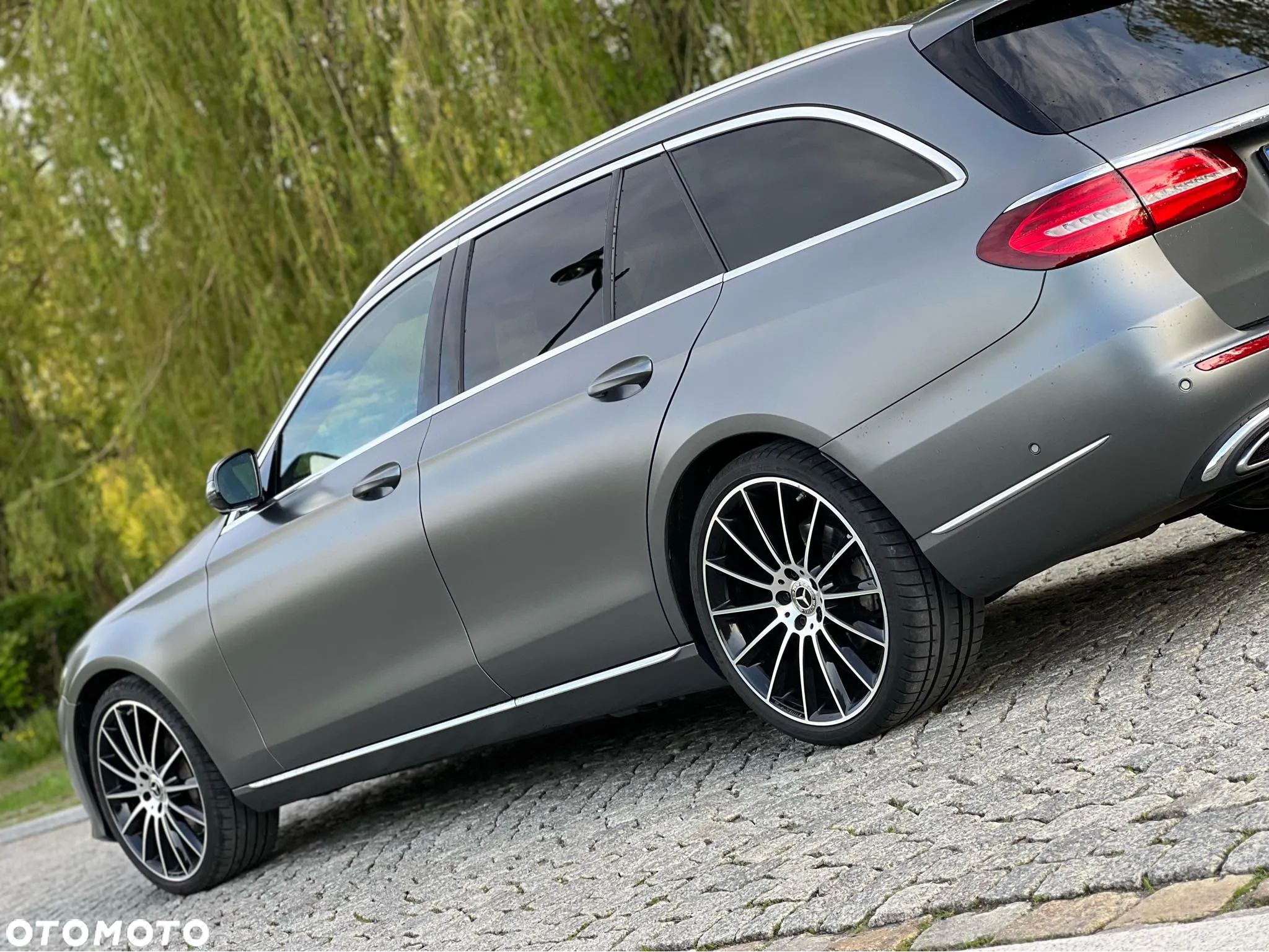 Mercedes-Benz Klasa E 220 d 4Matic T 9G-TRONIC Exclusive - 4