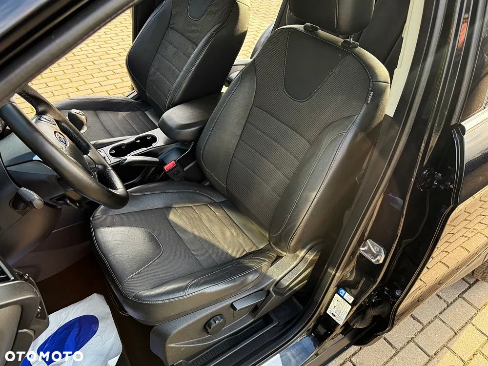 Ford Kuga 2.0 TDCi 2x4 Titanium - 25