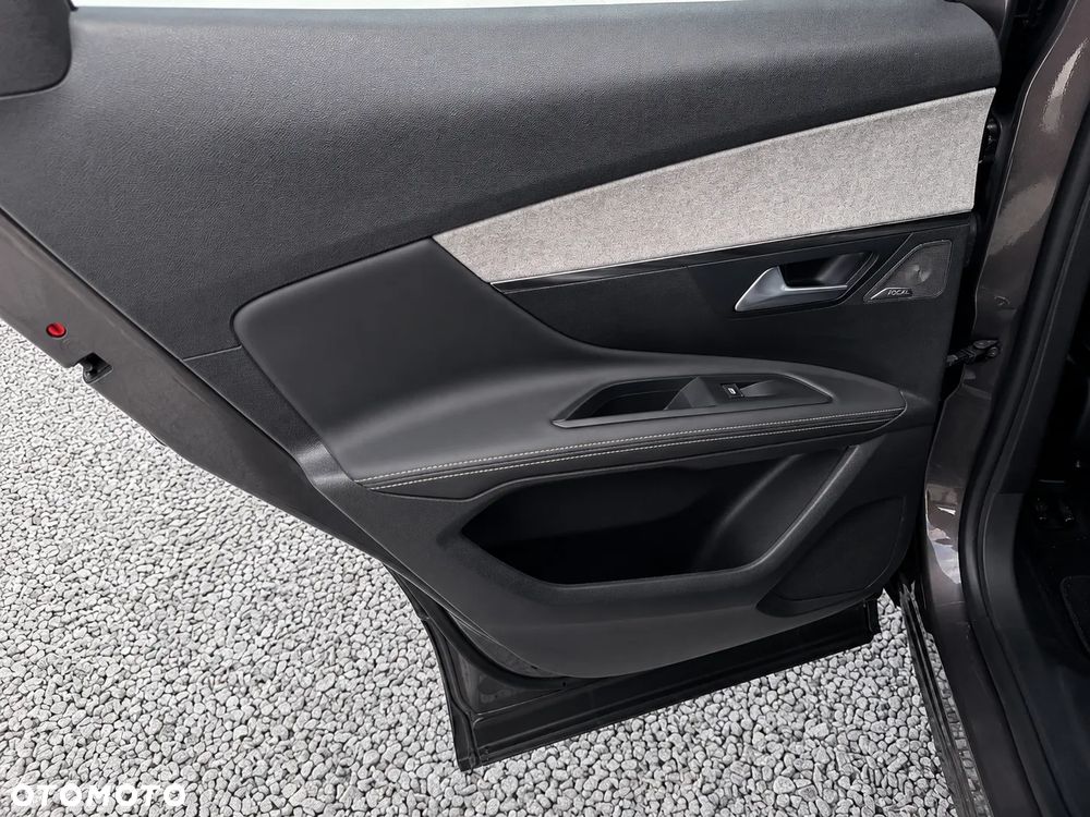 Peugeot 3008 1.6 PureTech HYbrid4 GT Line S&S EAT8 - 27