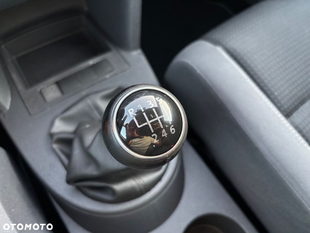 Volkswagen Touran - 14