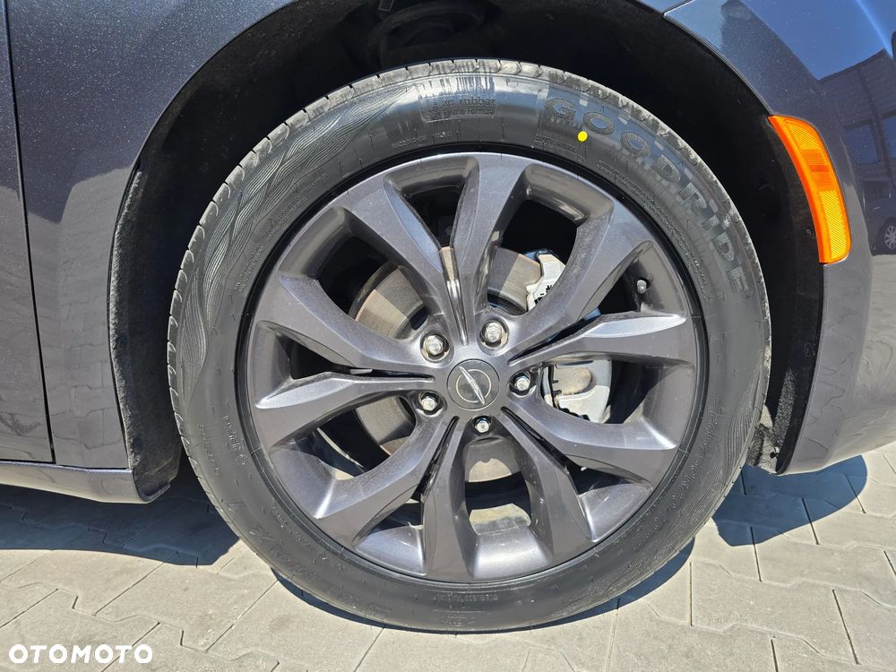 Chrysler Pacifica - 17