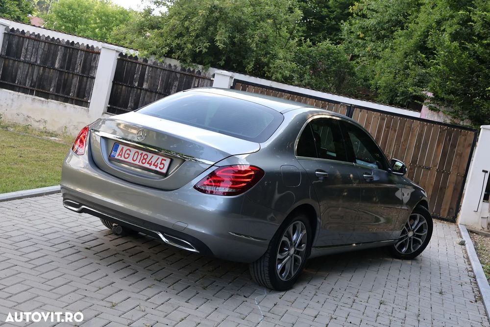 Mercedes-Benz C 220 CDI DPF BlueEFFICIENCY 7G-TRONIC Avantgarde Edition - 7