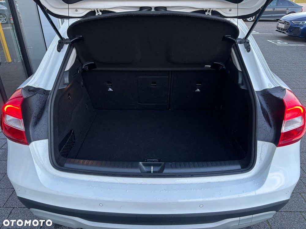 Mercedes-Benz GLA - 8