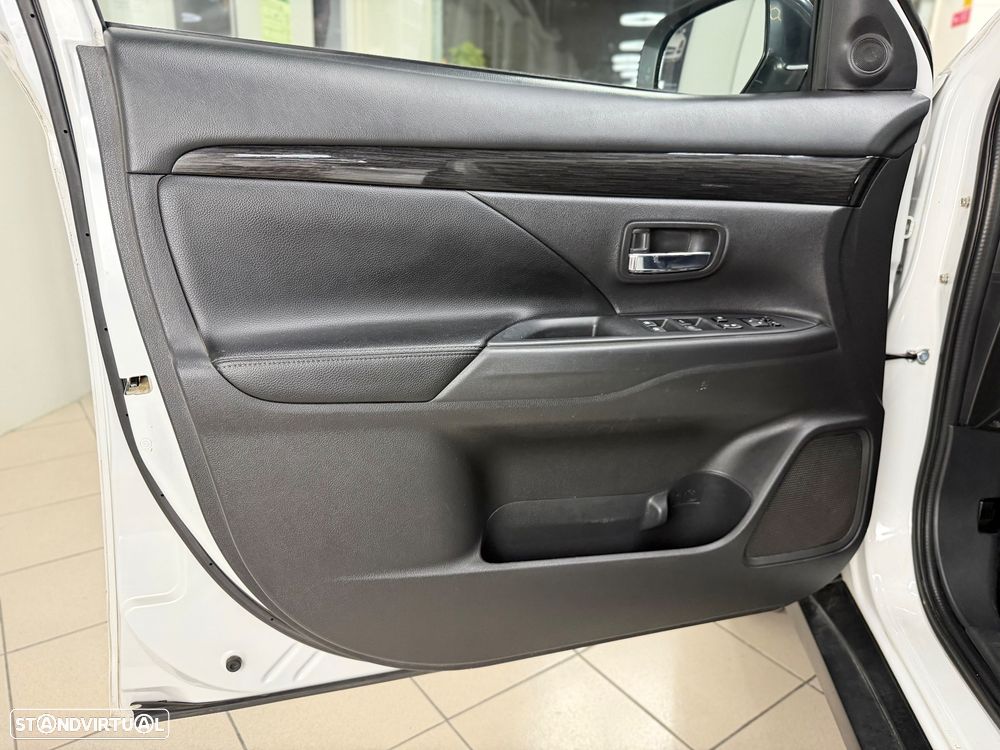 Mitsubishi Outlander 2.2 DI-D Intense+ - 14