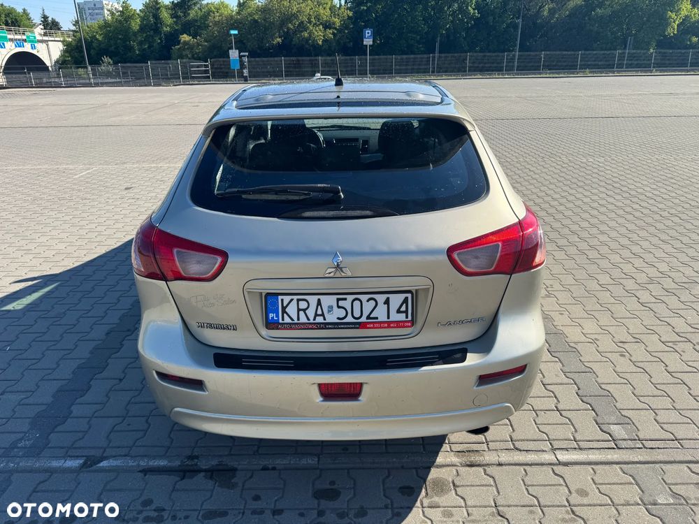 Mitsubishi Lancer 1.8 Invite - 3