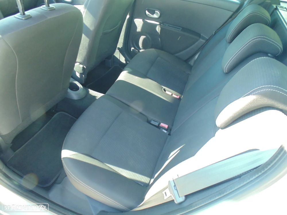 Renault Clio Break 1.2 16V Dynamique S - 19