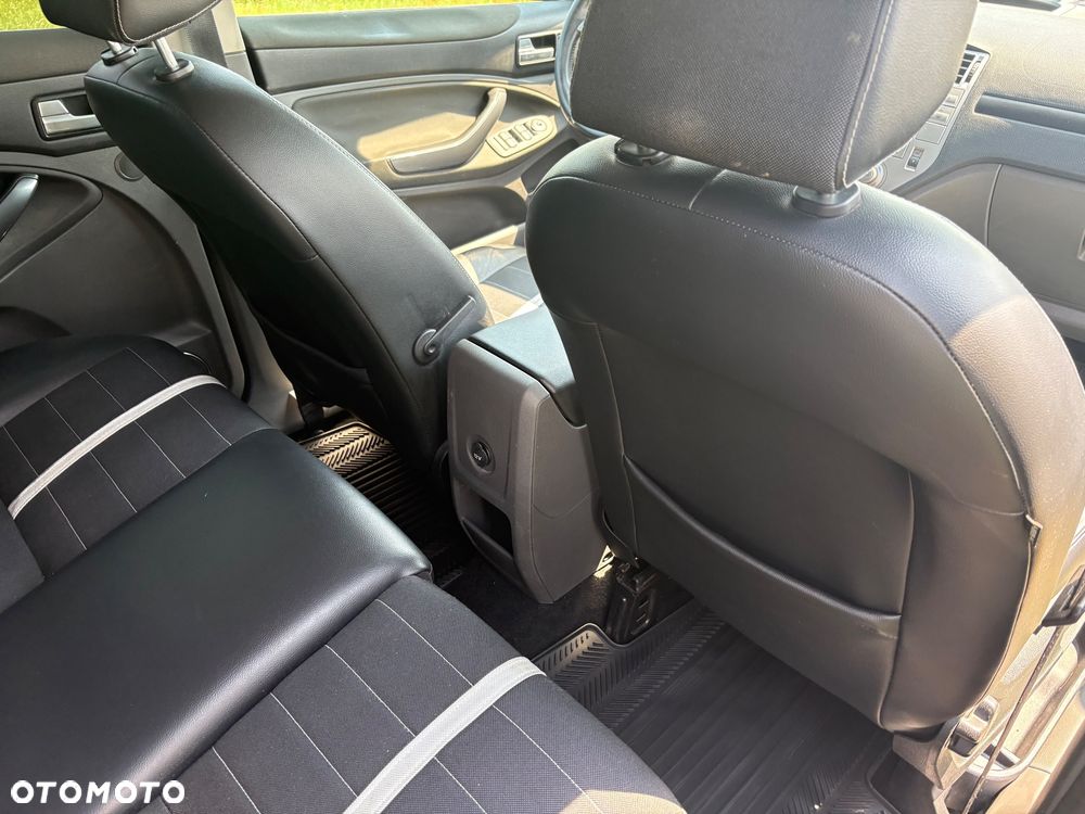 Ford Kuga 2.0 TDCi 2x4 Titanium - 19