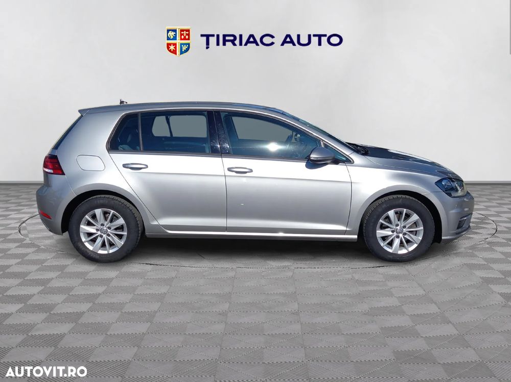 Volkswagen Golf - 6
