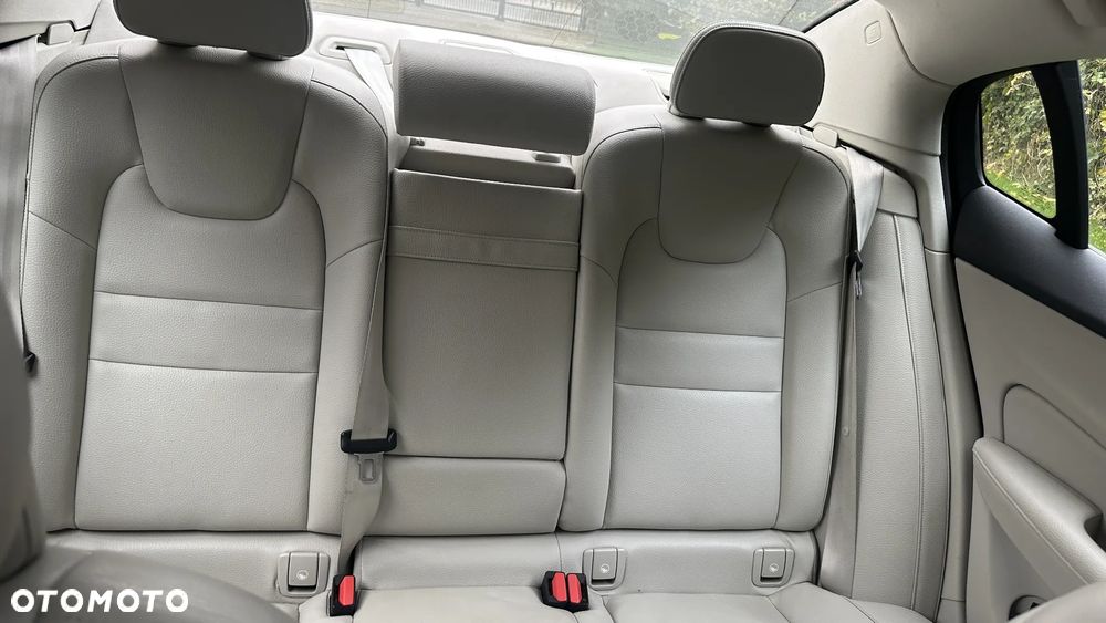 Volvo S60 T6 AWD Momentum Pro - 13