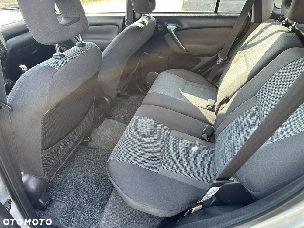 Toyota RAV4 - 7