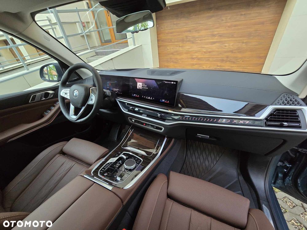 BMW X7 - 7