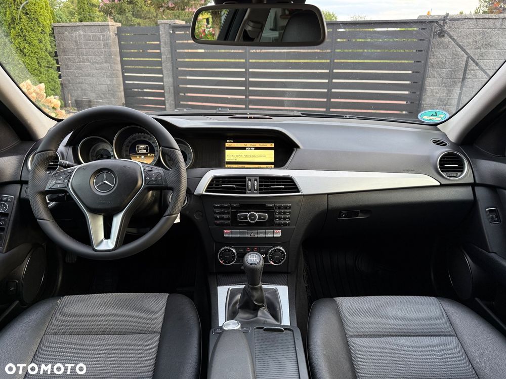 Mercedes-Benz Klasa C 180 CGI BlueEFFICIENCY Avantgarde - 28