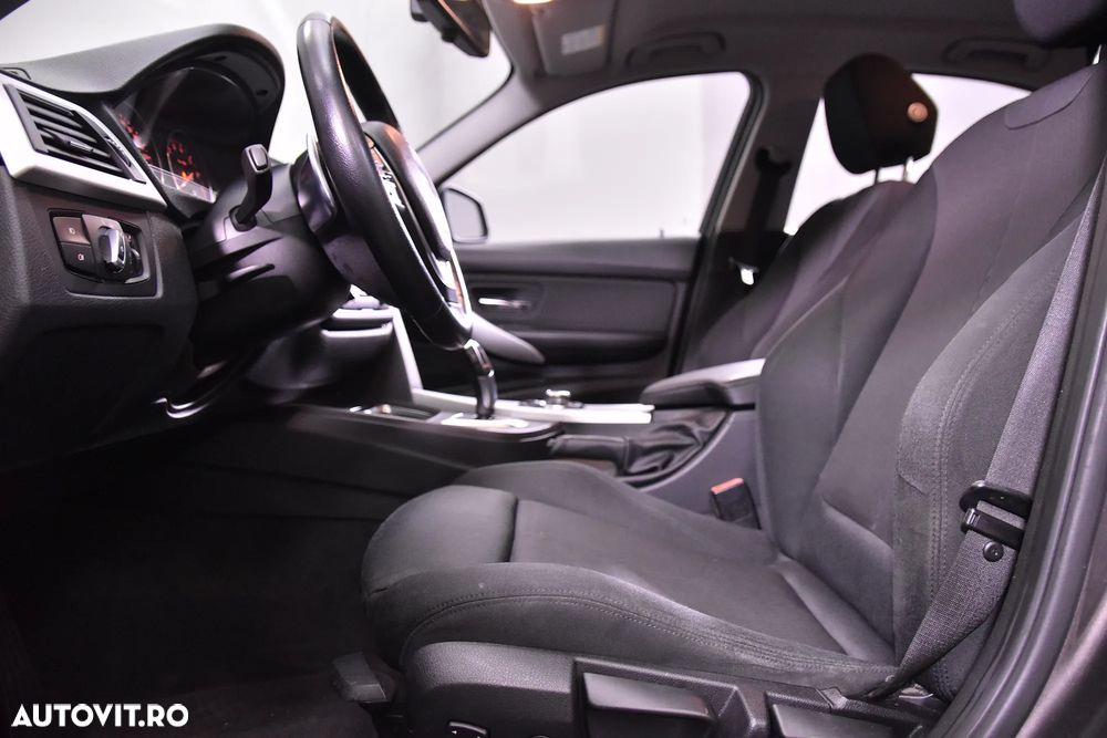 BMW Seria 3 320i Aut. - 22